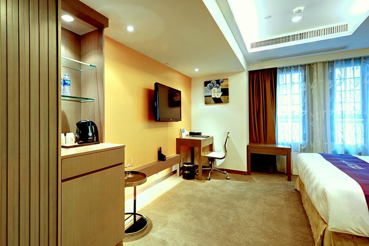 The Bauhinia Hotel - Central Hong Kong Bagian luar foto